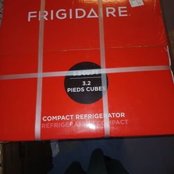 Frigidaire Compact Refrigerator (Retro Edition)
