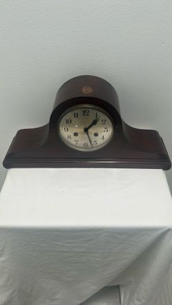 mantel clock resembles "tambour"