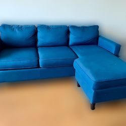 Like New! Blue Sofa (chofa)