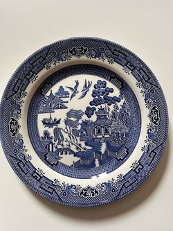 Six dinner plates dishwasher and microwave safe