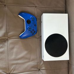 Xbox Series S W/ Controller