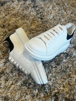 Alexander McQueens White Mens