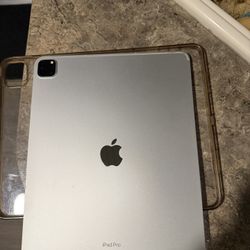 iPad Pro 12.9 (6th Generation) 128 Gb