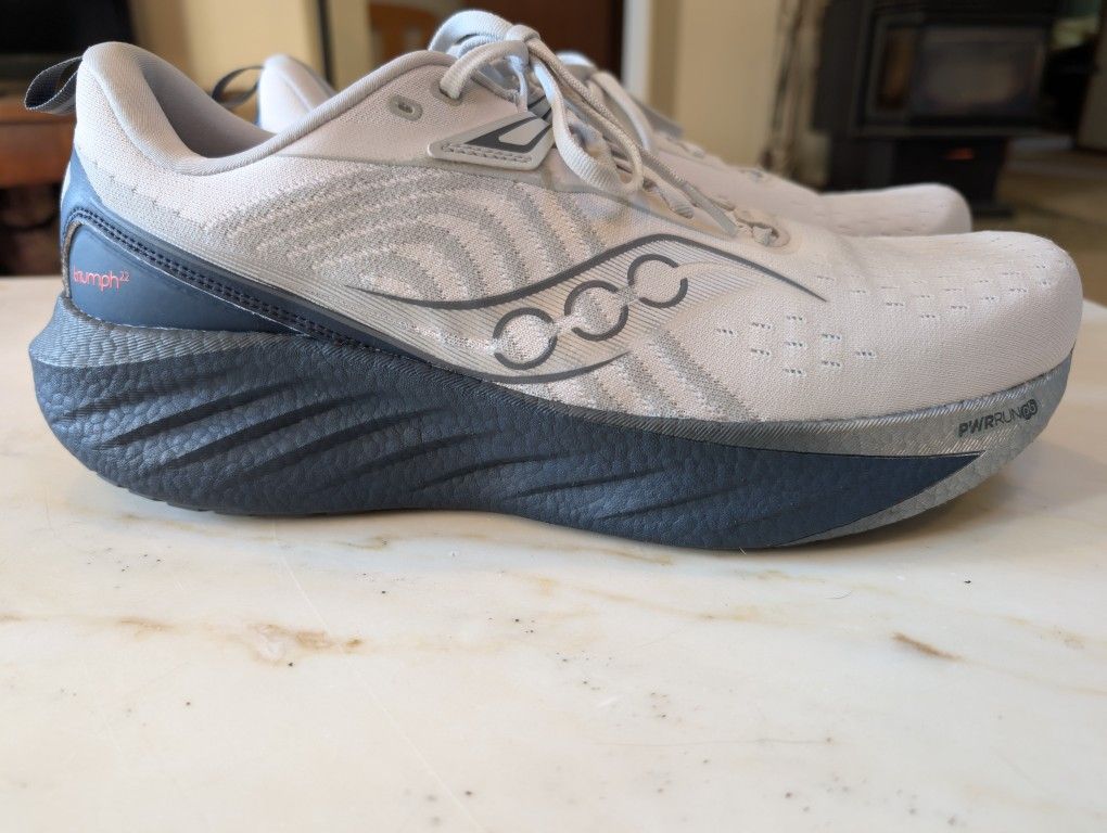Saucony Triumph 22 mens running shoes sz 13