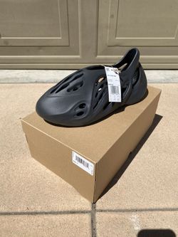 Yeezy Foam Runners Onyx (size: 11)