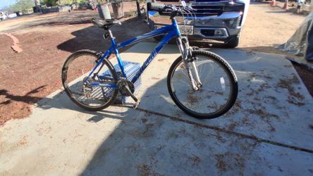SPECIALIZED  ROCKHOPER MOUTIAN BIKE