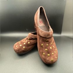 LUCKY BRAND Women's 9 1/2 M Brown Suede Clogs with Brass Rivets LUCKY BRAND