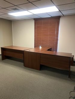 DESKS FREE PICK UP ONLY