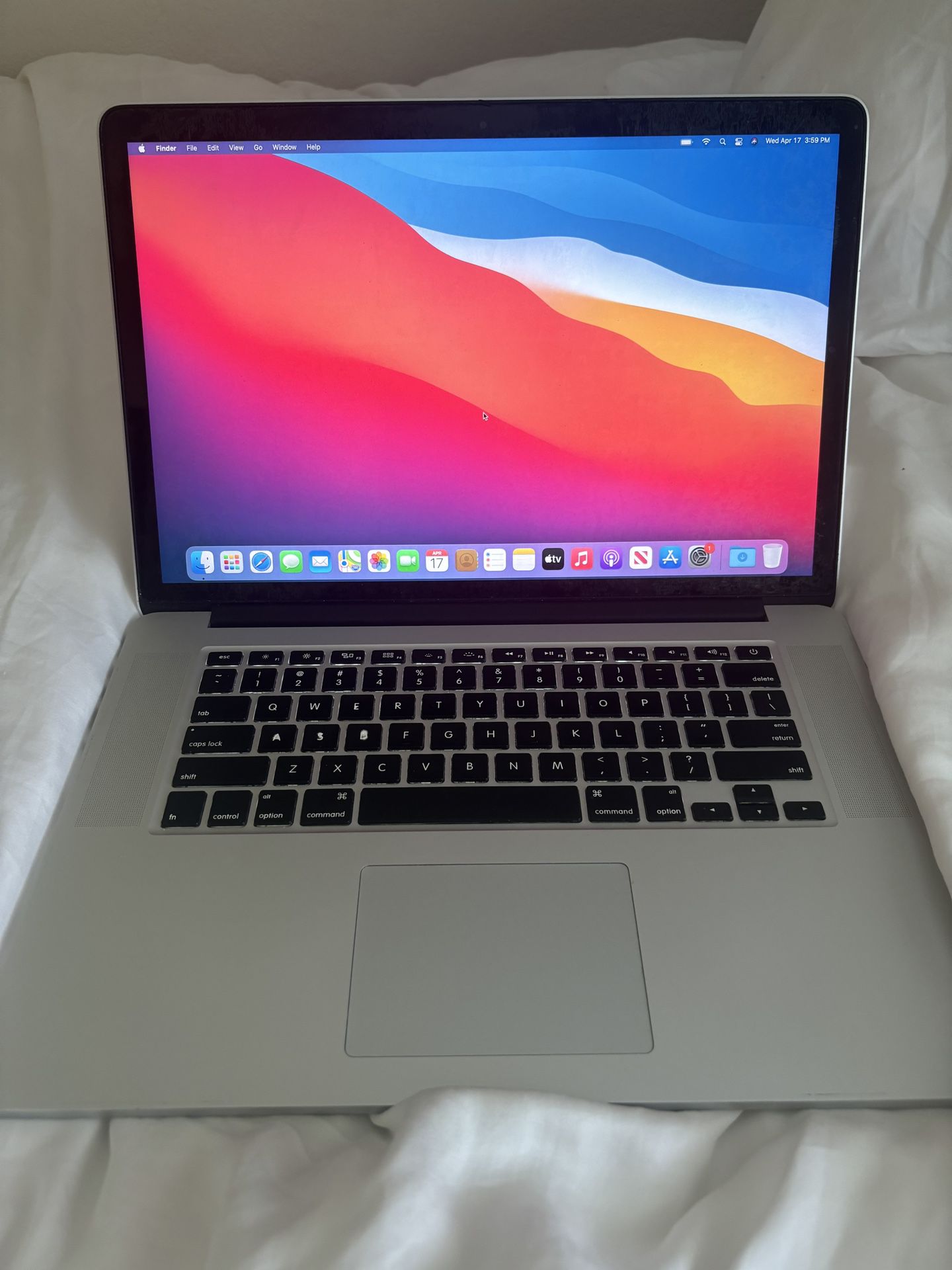Title: MacBook Pro — 15.4” — 16gb — 256gb SSD
