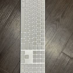 Magic Keyboard with Numeric Keypad - US English