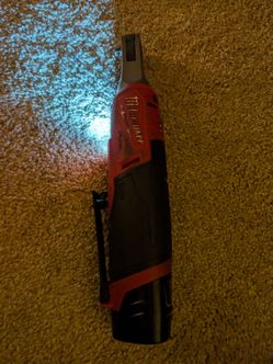 Milwaukee 1/4 M12 ratchet with 2.0 battery