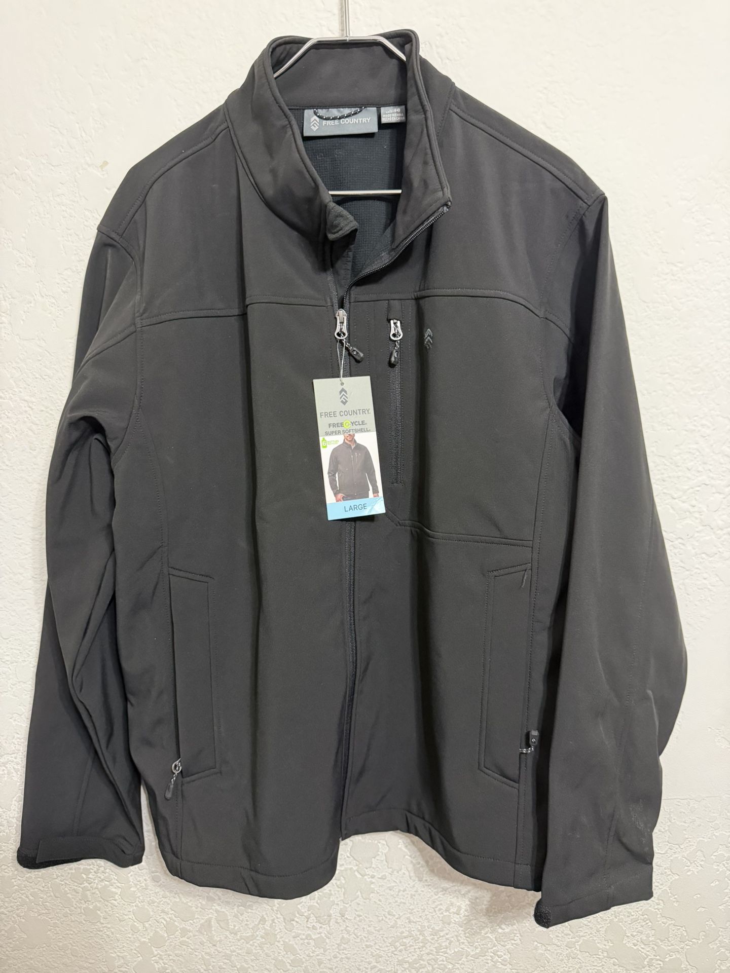 Country Men’s Softshell Jacket Size Large $40 NWT