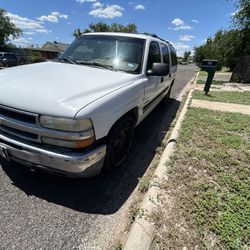 Chevy Suburban V8 5.3L  Runs N Drives 