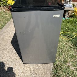 Refrigerator -Works Great!