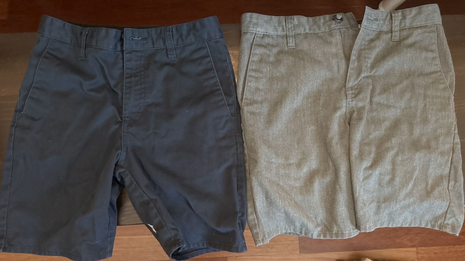 Volcom Shorts Size 28/ Youth Large