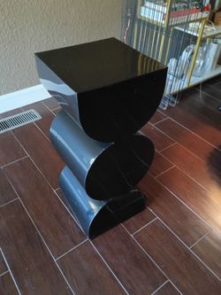 Modern Metal Pedestal & Sculpture Art Piece