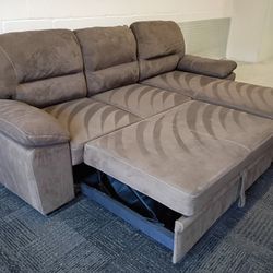 Free Delivery Today! Cleaned! Beautiful Reversible Pullout Bed Sectional Couch With Storage Chaise. Nice Sofa. 