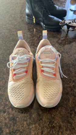 Peach Nike Air 270