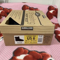 Ladies Shearling Black Short Boots Size 6