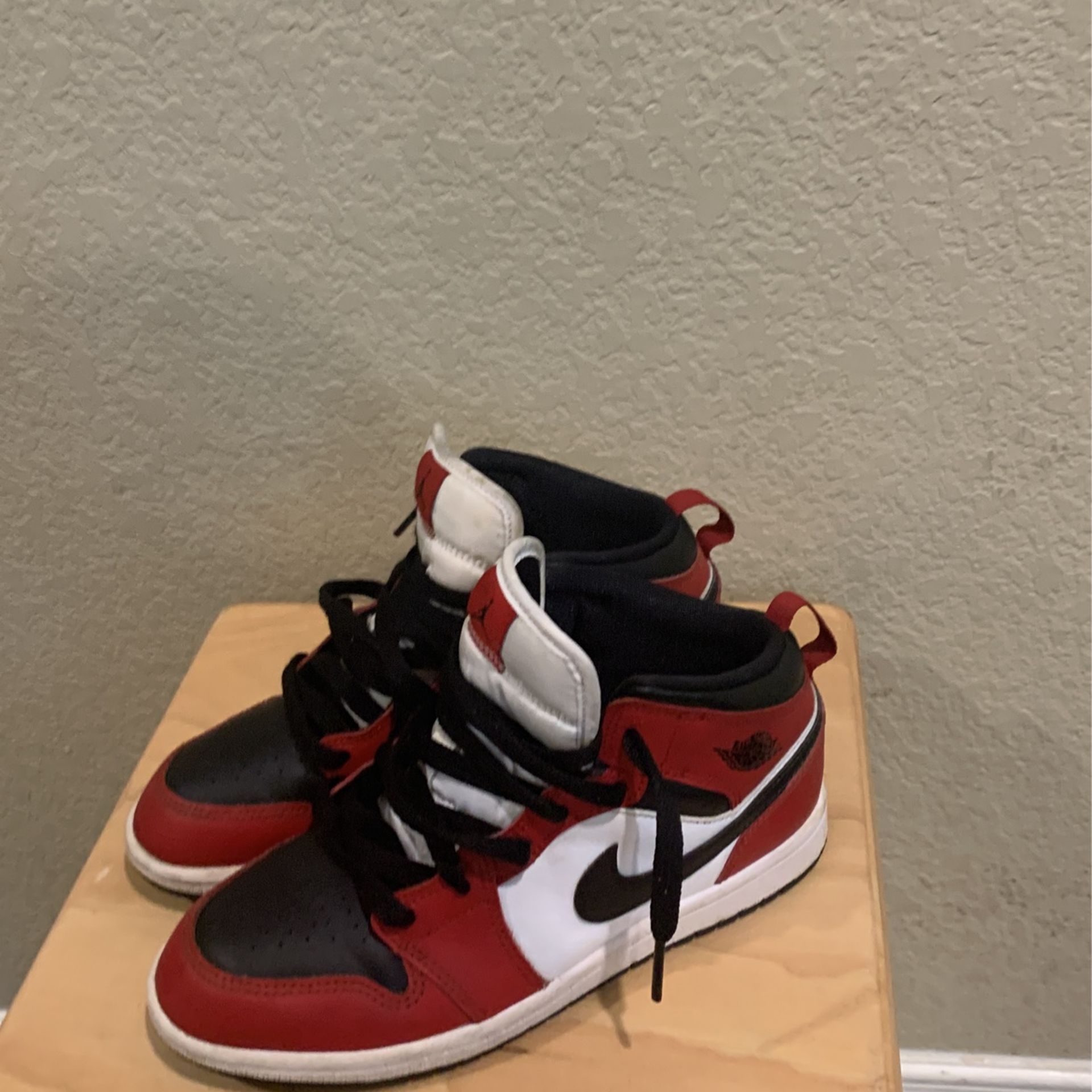 Nike Jordan 1 Black Toe