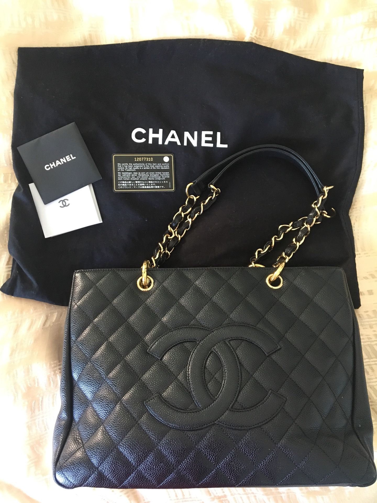 CHANEL Caviar Quilted Grand Shopping Tote