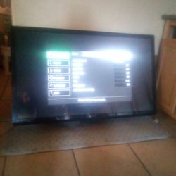 Emerson 50 Flat Screen Tv W/Remote 