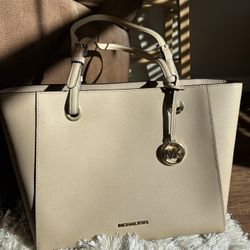 Michael Kors Walsh Tote