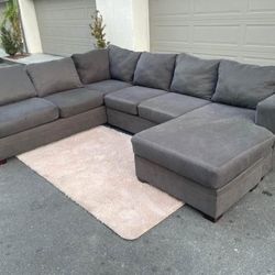 Huge Dark Grey Sectional Couch Sofa From Living spaces In Excellent Condition - FREE DELIVERY 🚚