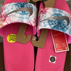 NWT  Women’s Nike Slides, Size 7