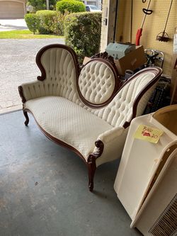 Queen Victorian sofa chair set