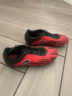Soccer shoes