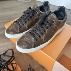 Louis Vuitton Sneakers Size 38