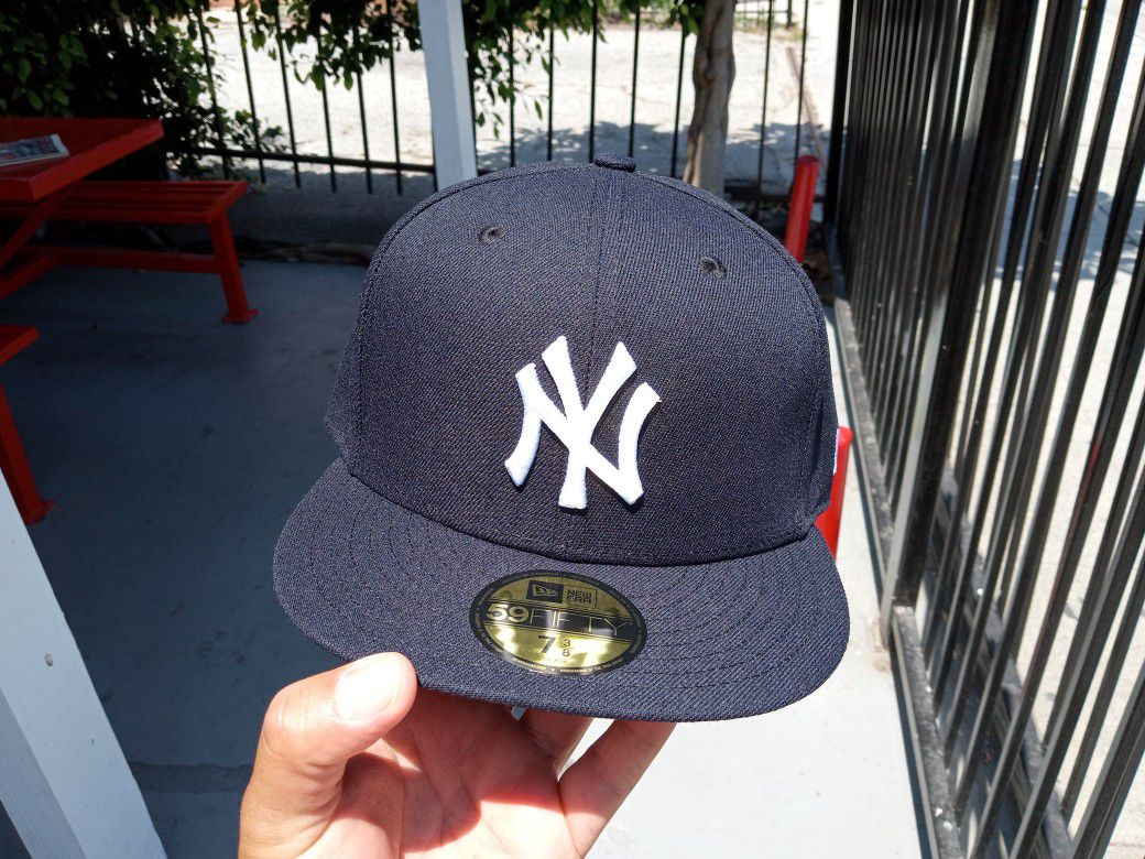MLB New York Yankees Size  7 3/8