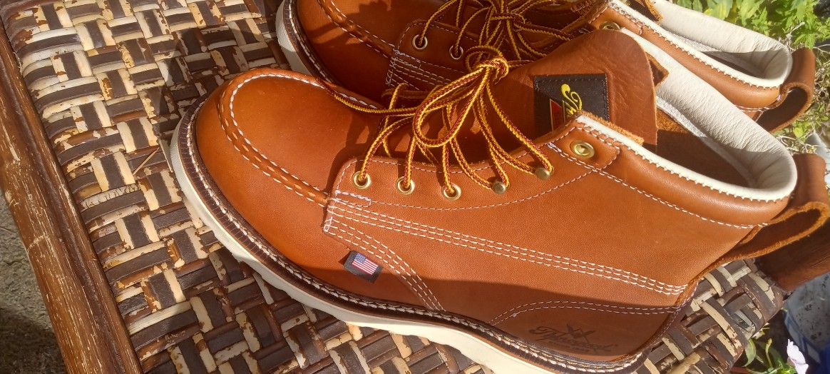 Thorogood work boots classic moc never worn size 9.5