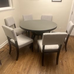 Round Dining Table With Chairs