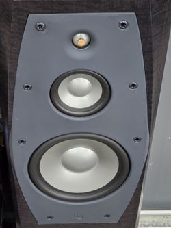 Pair of infinity IL -40 3 way Tower speakers