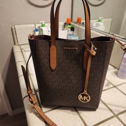 Michael Kor Purse Used A Couple Of Time Almost New 