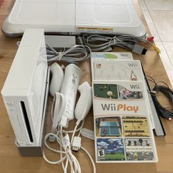 Complete Nintendo Wii bundle – great for fitness & fun!