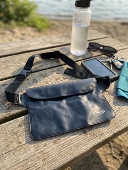 AiRunTech Waterproof Pouch / Fanny Pack for Kayaking, Swimming & Beach