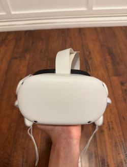 Oculus Quest 2 (128GB) – Like New, Boxed with Case & Extras