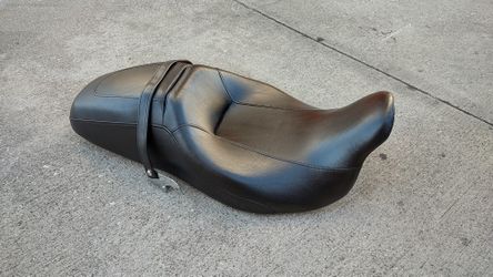 ROAD GLIDE STOCK SEAT