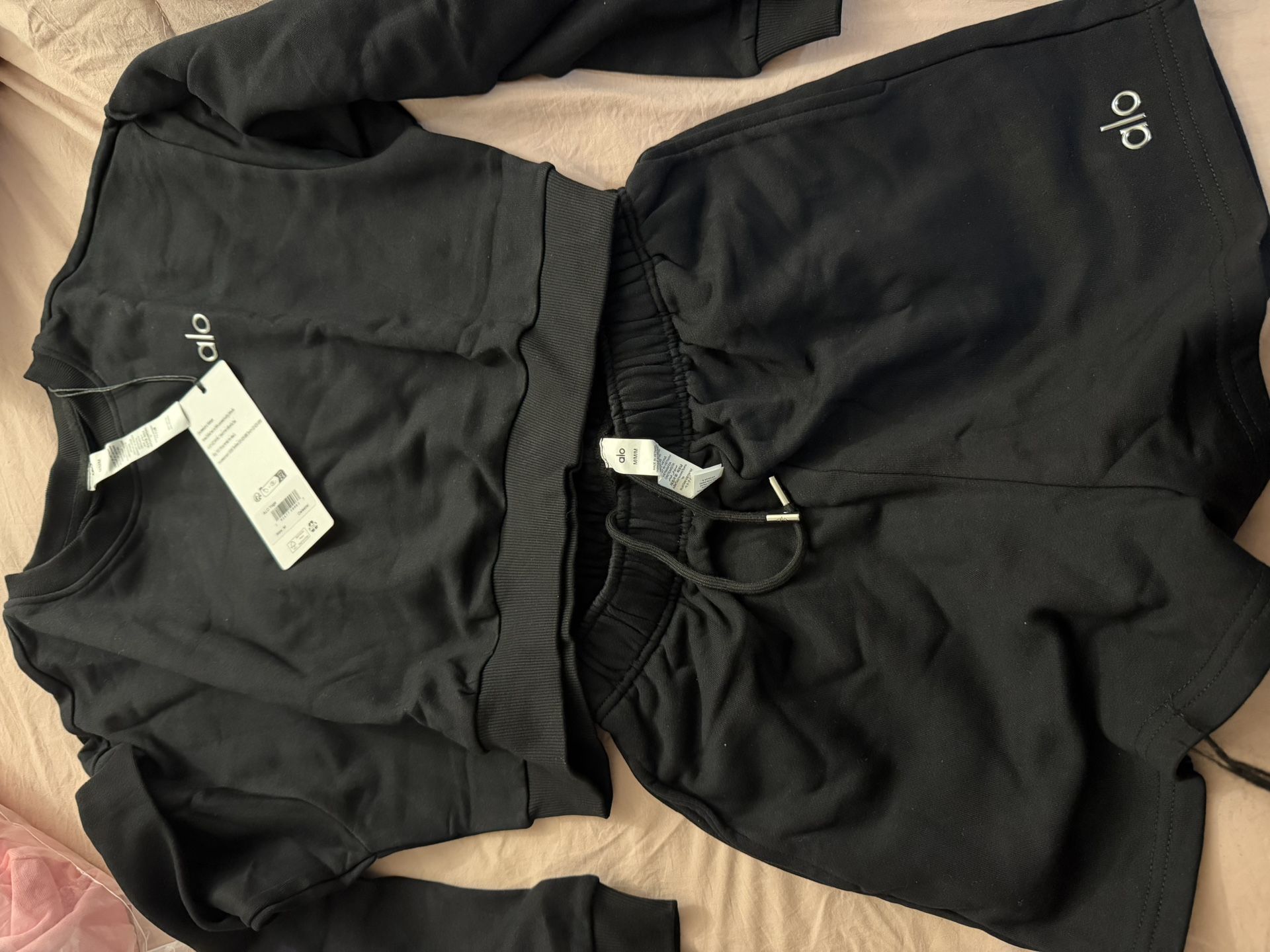 Alo Black Cropped Accolade Sweatshirt and Shorts set