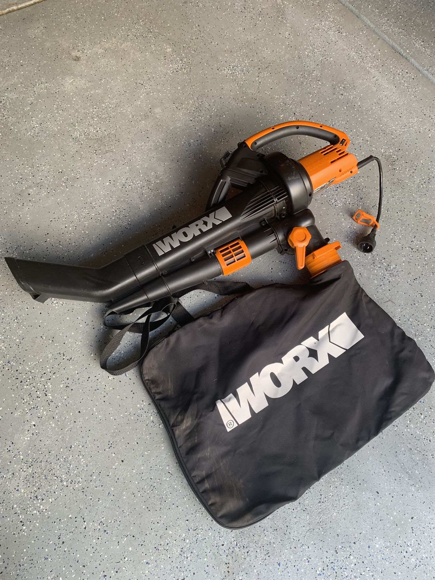 Worx Leaf Blower/Vac / Blows, Vacs, And Mulches / Electric