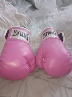 EVERLAST BOXING GLOVES