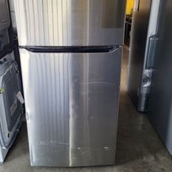 LG Top Freezer Refrigerator 20 Cubic Feet C51A