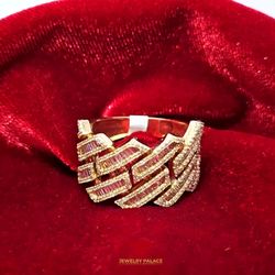 Elegant Gold Ring on Velvet 10K Yellow Gold 2.50ctw Diamond