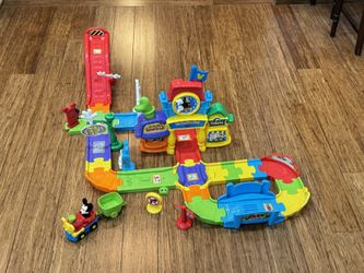 VTech Go! Go! Smart Wheels Disney Mickey Mouse Choo-Choo Express Play Set with Sound 