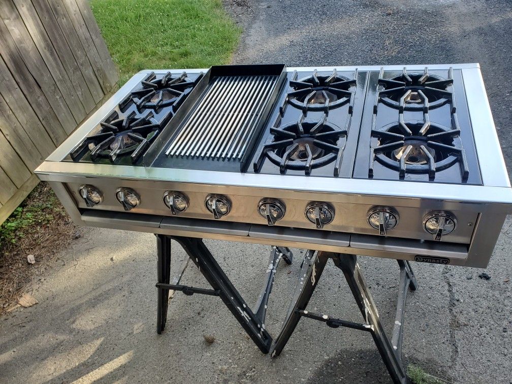 Cooktop: Large Dynasty 6 Burner + Grill