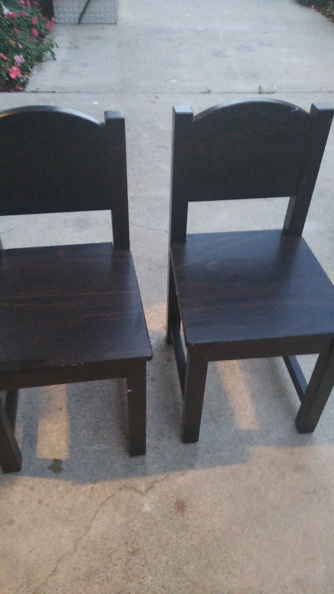 2 kids chairs good condition