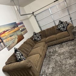 * Like New * Ashley Furniture 3pc Modular Sectional Sofa ( Free Delivery )